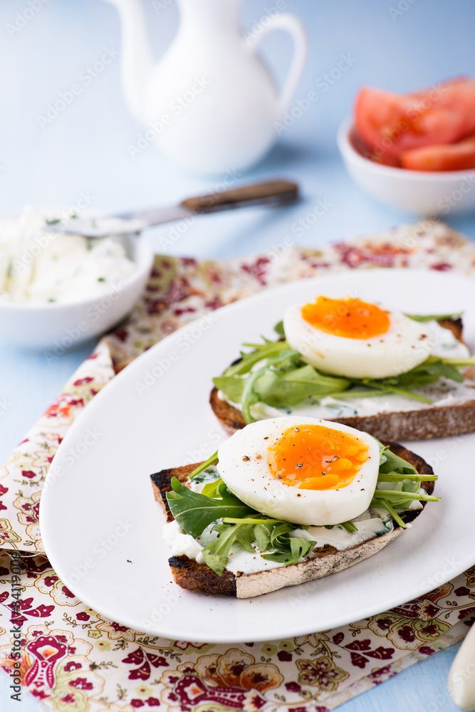 Rye toast sandwiches with egg and soft cheese