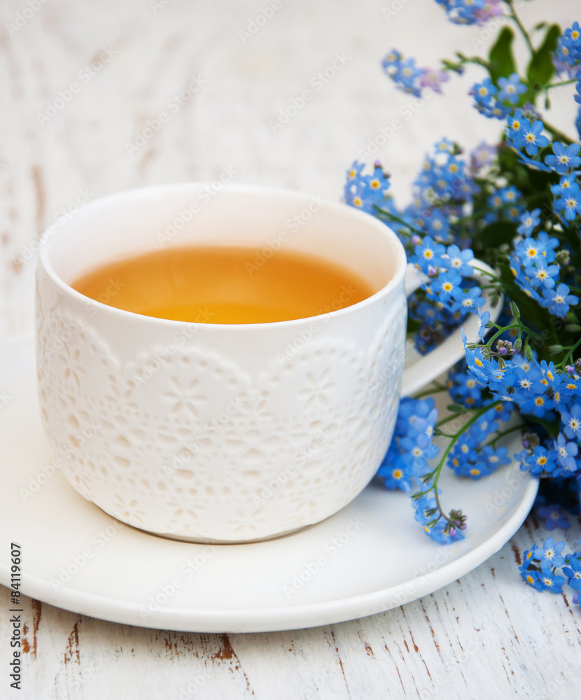 Cup of teand forget me not flowers