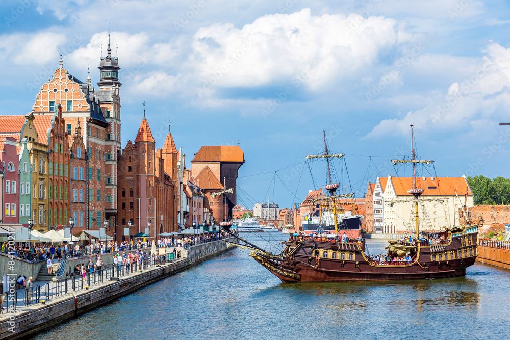 Fototapeta premium Cityscape on the Vistula River in Gdansk, Poland.