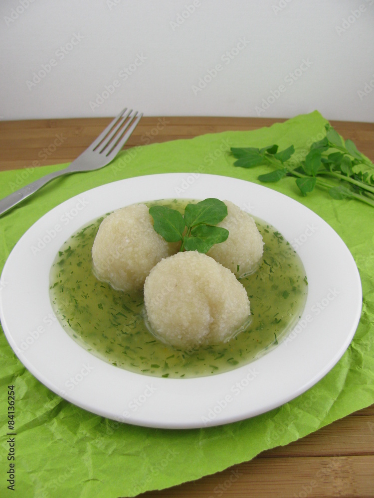 Gekochte Kartoffelknödel und Brunnenkresse-Soße Gekochte Kartoffelknödel und Brunnenkresse-Soße