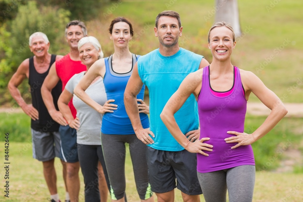 Obraz premium Happy athletic group smiling at camera