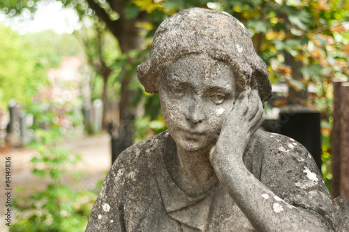 statue d'ange au cimetière