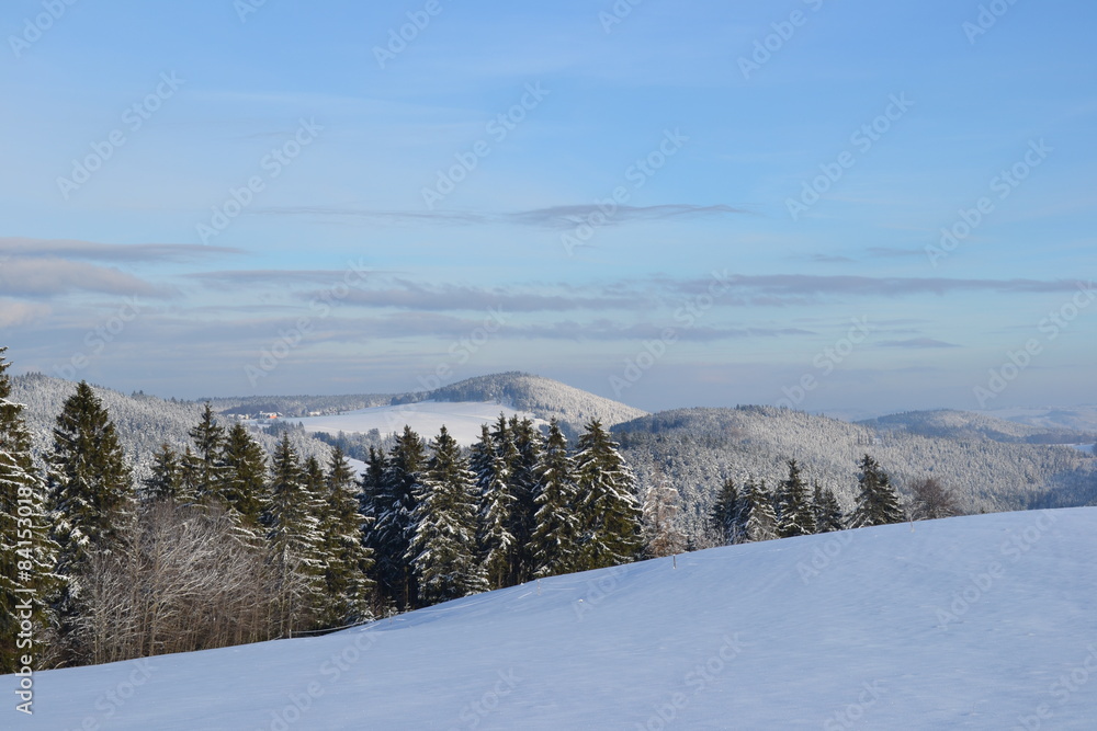 Ausblick auf eine Schneebedeckte Landschaft Ausblick auf eine Schneebedeckte Landschaft