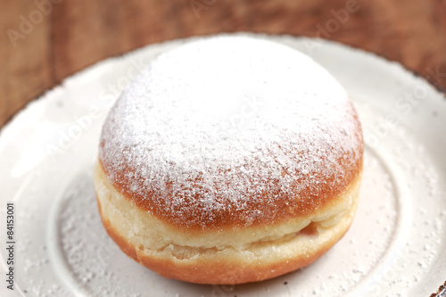 Berliner Pfannkuchen auf Teller