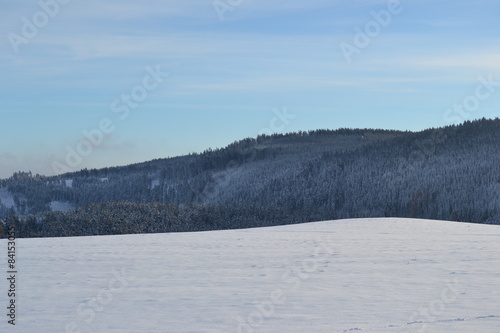 Ausblick auf eine Schneebedeckte Landschaft