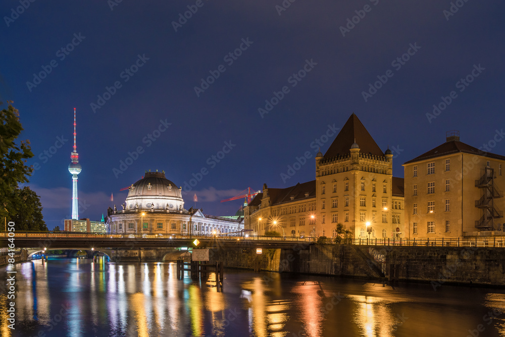 Fototapeta premium Berlins Museumsinsel bei Nacht