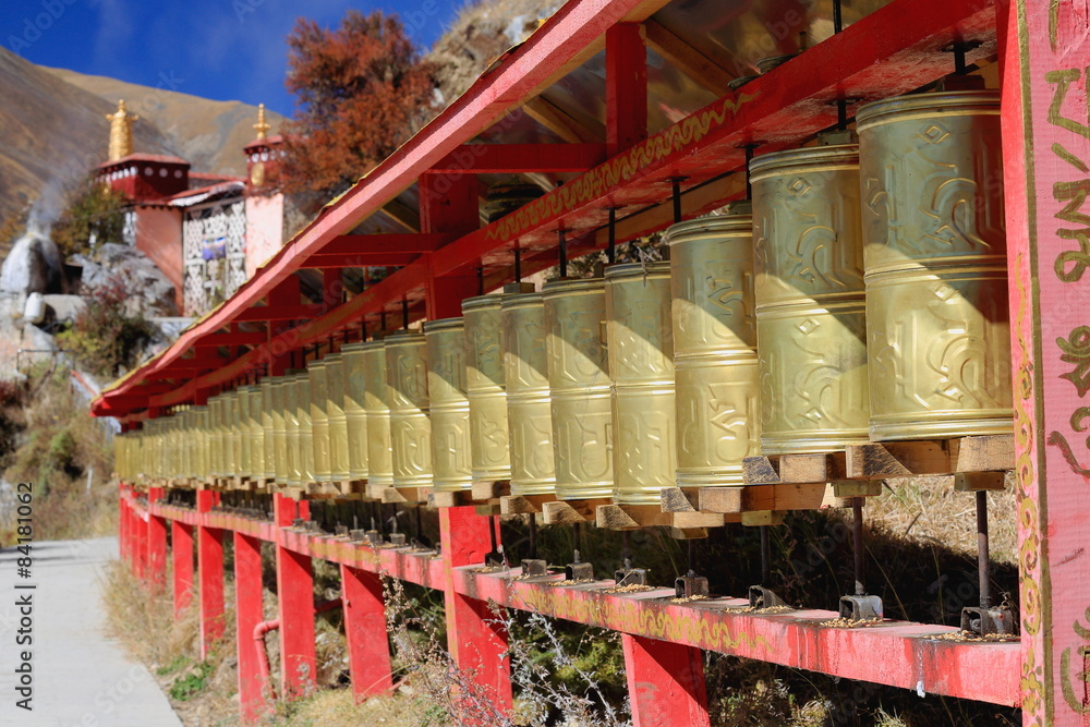 Fototapeta premium Row of prayer wheels-Drak Yerpa monast. Lasa pref.-Tibet. 1490