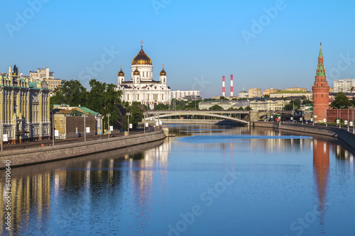 View of the Cathedral of Christ the Savior in Moscow © kafrez