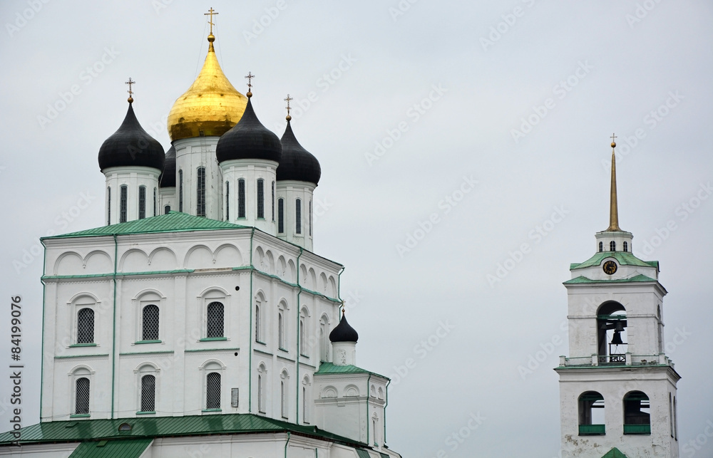 Fototapeta premium Famous Trinity cathedral in the Pskov city, Russia