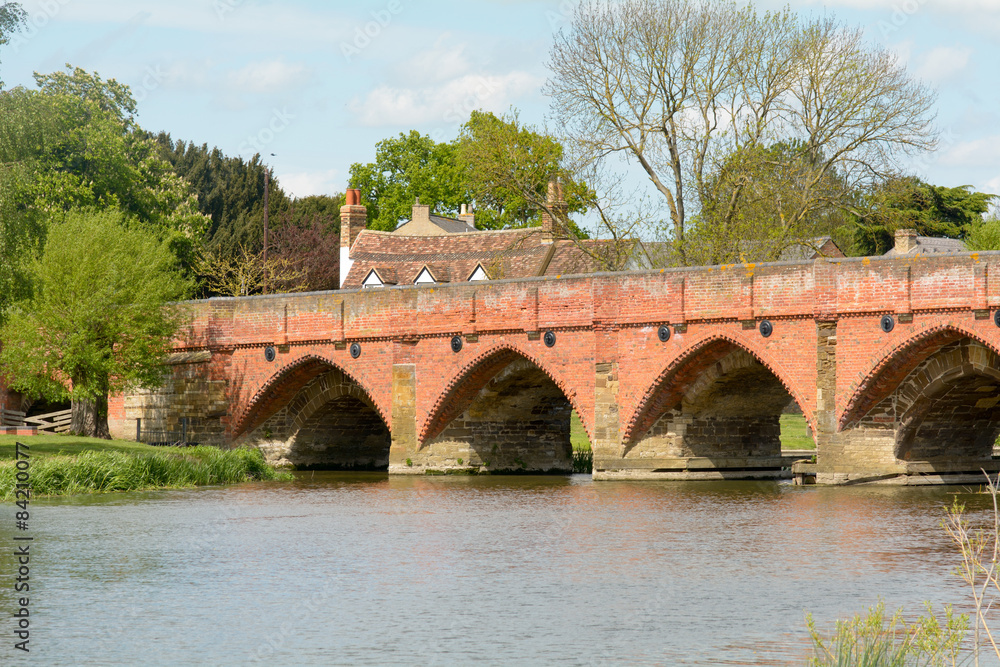 Fototapeta premium Great Barford Bridge, Great Barford, Bedfordshire, England
