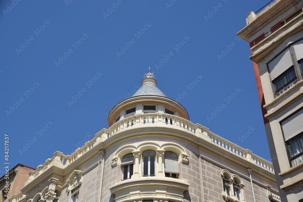 fachada de un edificio de arquitectura clásica