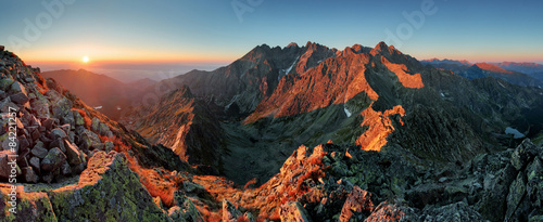 Fototapeta Panorama - górski krajobraz jesienią z widokiem