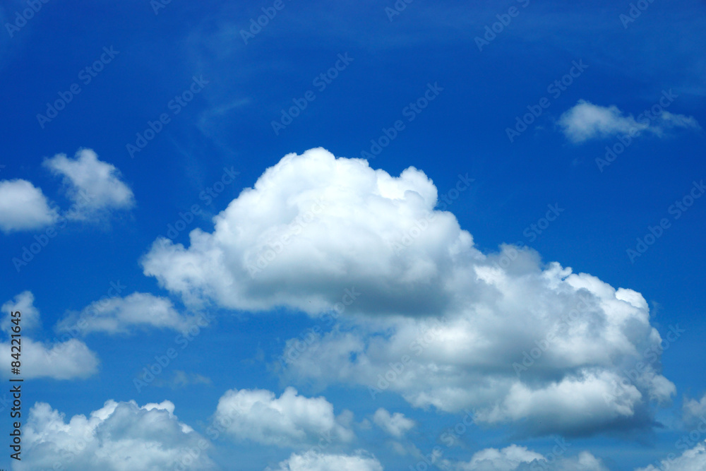 Obraz premium Blue sky background with white clouds