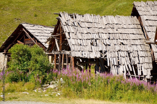 Vieilles bergeries (Hautes-Alpes) photo