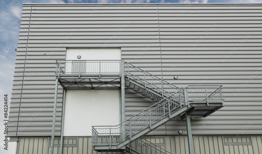 Notausgang mit Stahltreppe Notausgang mit Stahltreppe