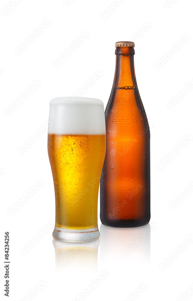 ビール/グラスビールと茶色の瓶ビール、水滴が付いていて冷たさを演出しています。