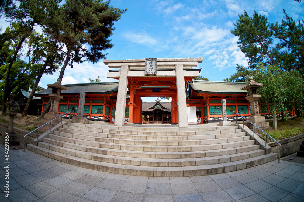 住吉大社の石鳥居に重なる幸壽門