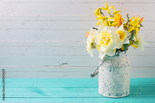 Fototapeta Naklejka Na Ścianę i Meble -  Background with fresh daffodils