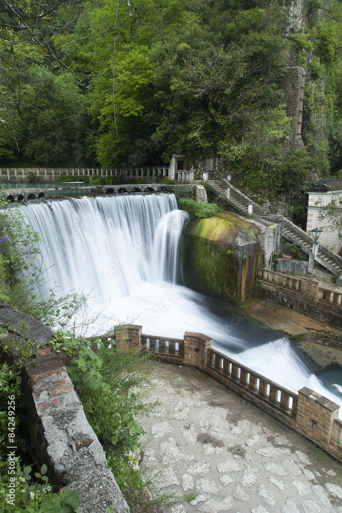 Falls on the river