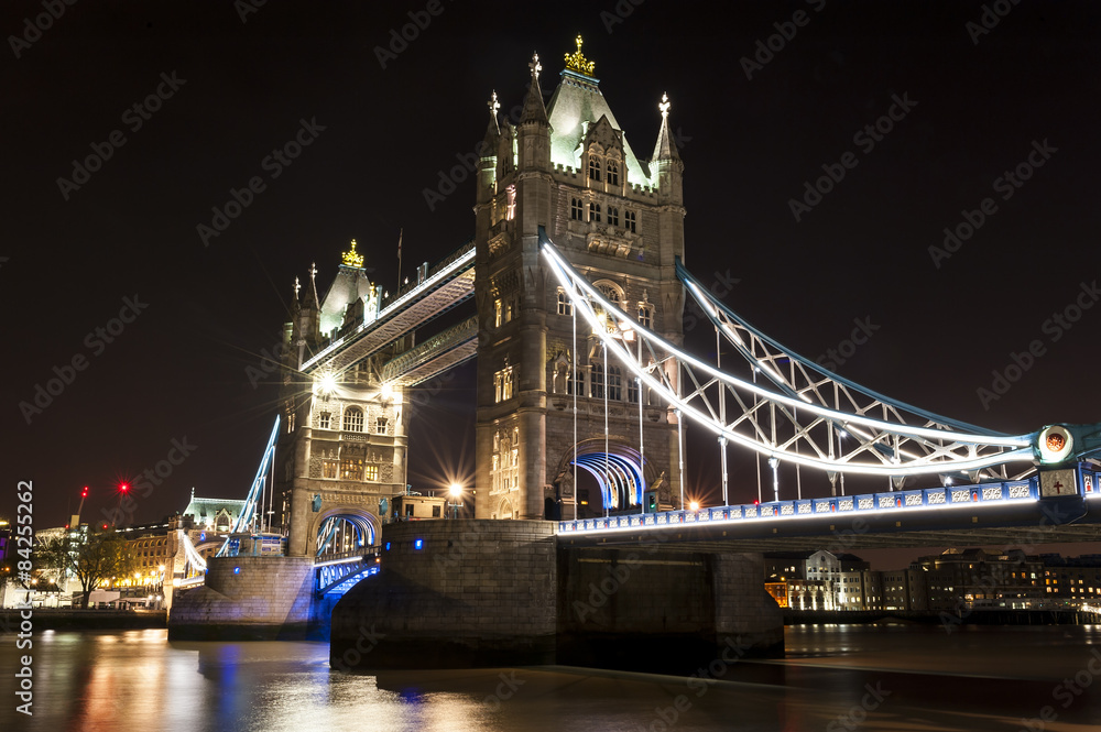 Obraz premium Tower bridge by night