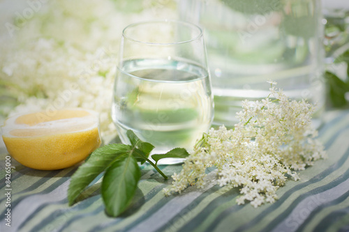 Fotografie Saft aus Hollerblüten