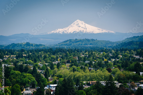 Canvastavla View of Mount Hood from Mount Tabor, in Portland, Oregon.