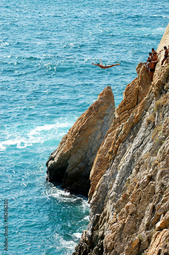 Billede på lærred Group of cliff divers in free fly, Acapulco, Mexico.