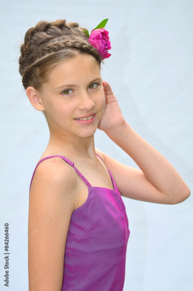 Девочка с переческой из французских кос и пиона Stock-Foto | Adobe Stock