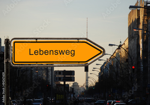 Strassenschild 37 - Lebensweg