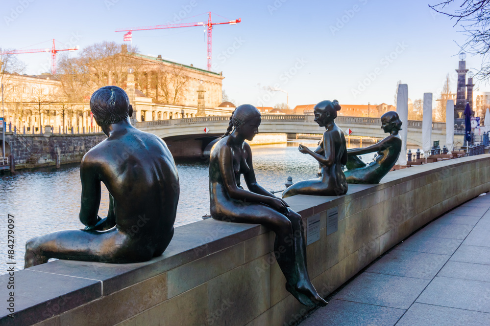 Obraz premium sculptures at Spreepromenade, Berlin.