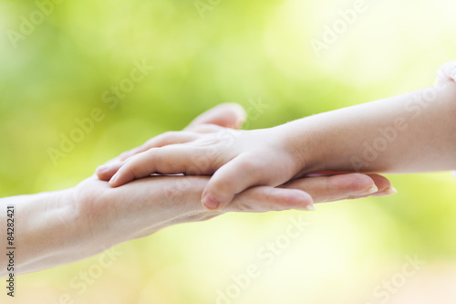 Holding Hands © ellisia
