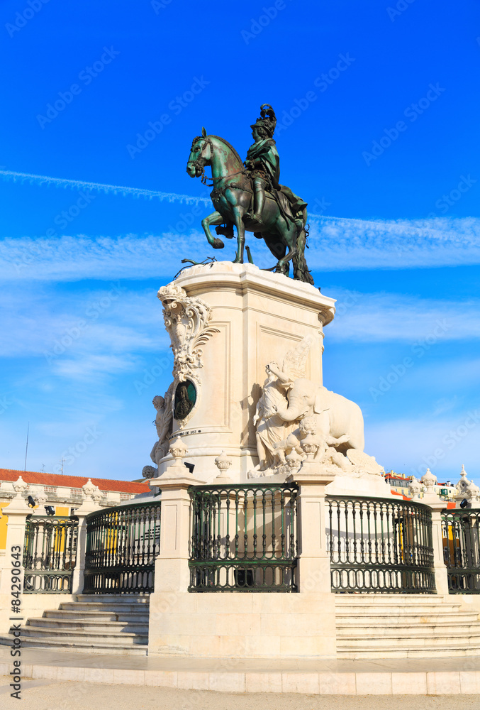 Fototapeta premium statue of D.Jose I on commerce square in Lisbon