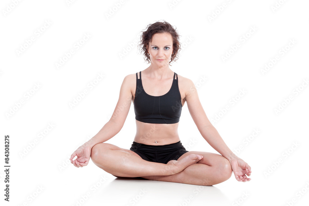 Frau macht Yoga im Schneidersitz Porträt Frau macht Yoga im Schneidersitz Porträt
