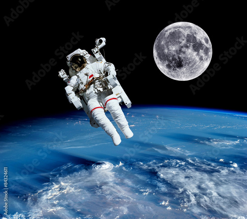 Fototapeta Naklejka Na Ścianę i Meble -  Astronaut Spaceman Earth Moon