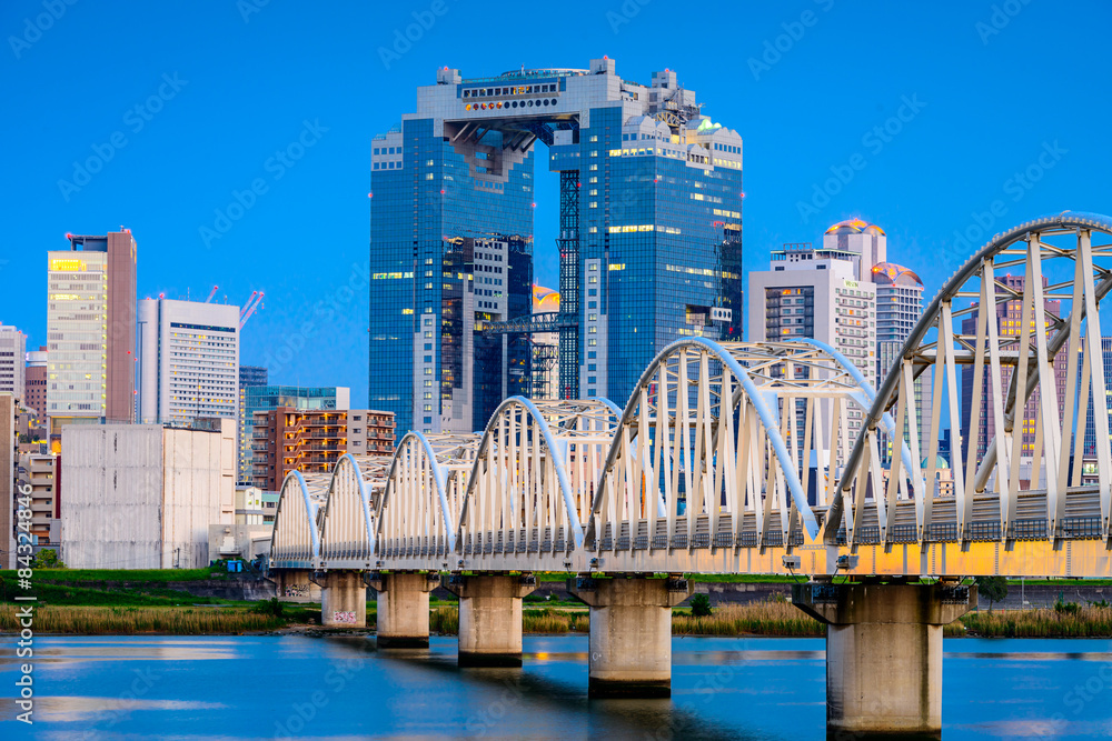 Naklejka premium Panoramę rzeki Osaki