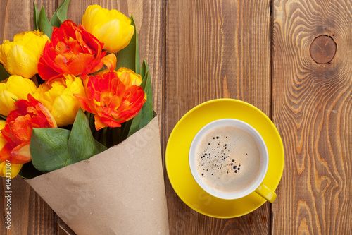 Fototapeta Naklejka Na Ścianę i Meble -  Colorful tulips bouquet and coffee cup