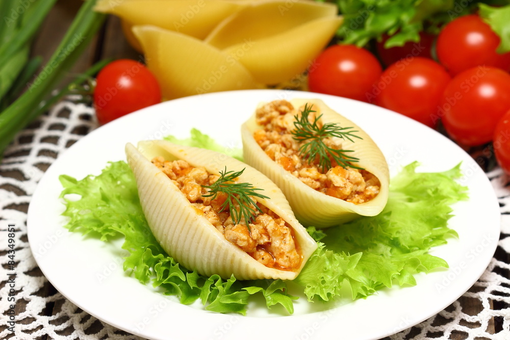 Stuffed Shell Pasta with Tomato Sauce Stuffed Shell Pasta with Tomato Sauce