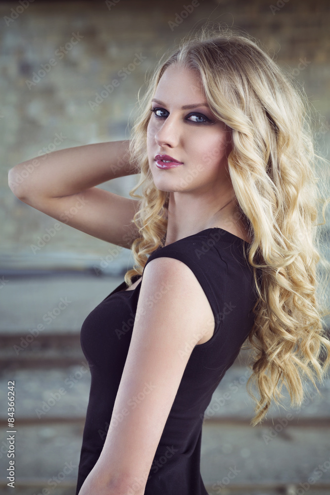 Naklejka premium Portrait of a beautiful blond woman