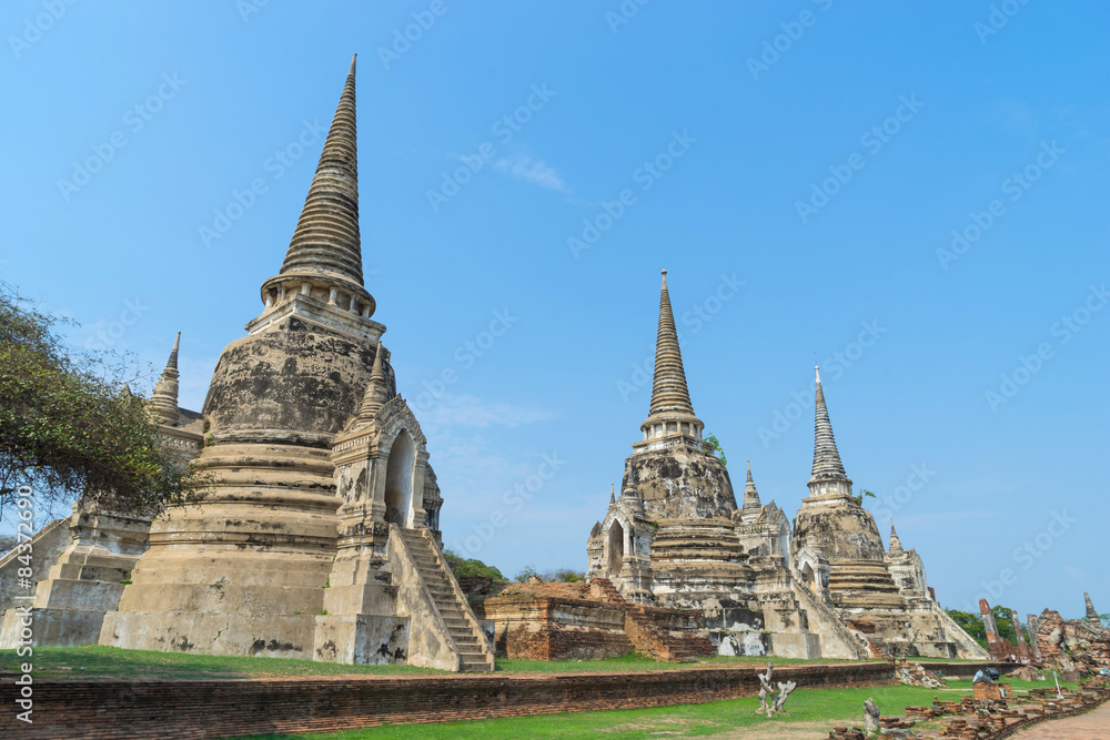 Fototapeta premium Historic destroyed temple in World Heritage city, Ayuddhaya