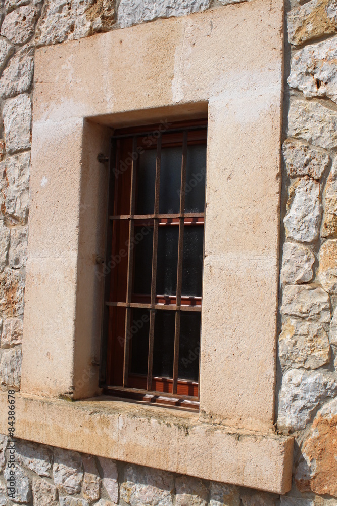 Altes Fenster an Gebäude