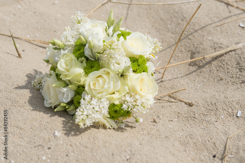 Brautstrauss mit weißen Rosen