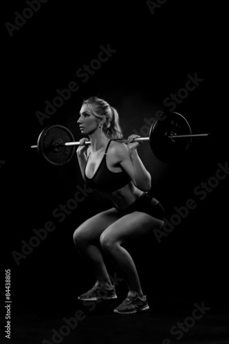  fitness girl liftings weights