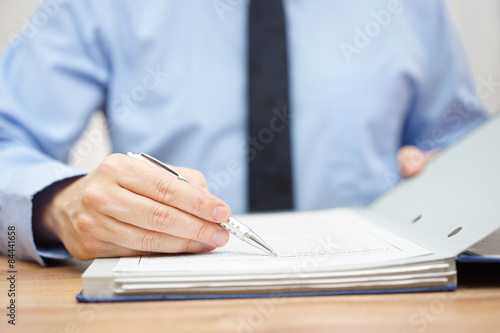 auditor is examining articles of agreement