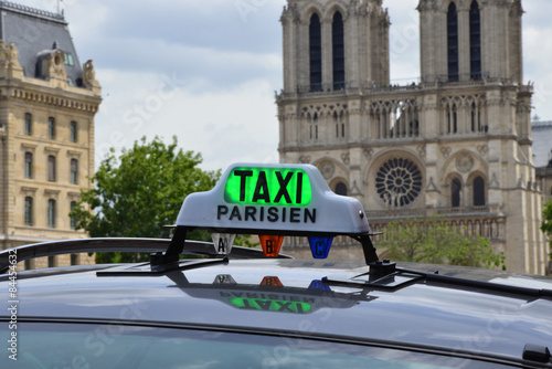 Fotografia Chapeau lumineux de taxi parisien