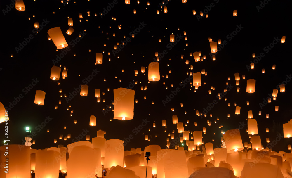 Obraz premium Sky lanterns festival or Yi Peng festival in Chiang Mai, Thailan