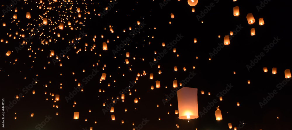 Obraz premium Sky lanterns festival or Yi Peng festival in Chiang Mai, Thailan