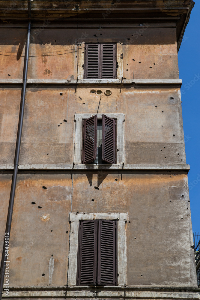 Segni di proiettile su un palazzo in Via Rasella - Roma
