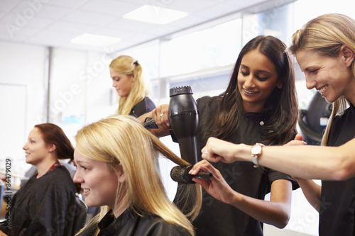 Photo Teacher Helping Students Training To Become Hairdressers