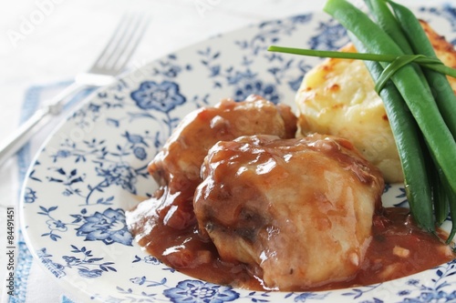 Print op canvas chicken chasseur plated meal