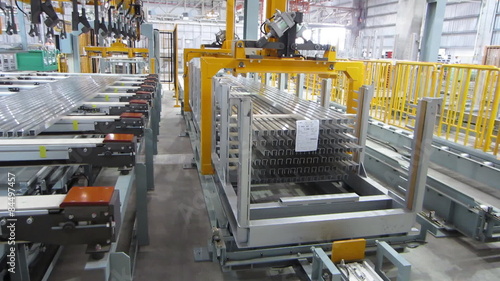 Automatic lifting in factory